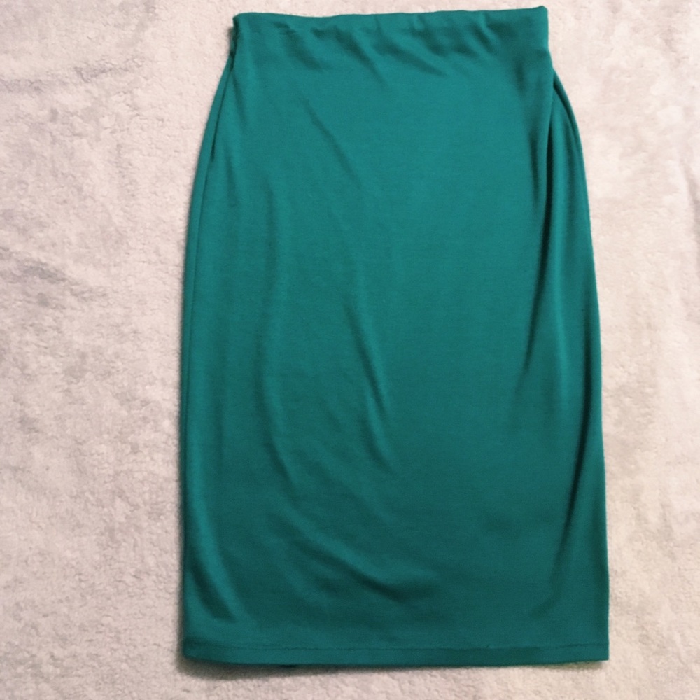 Forest green pencil skirt -stretchy fabric! Size M